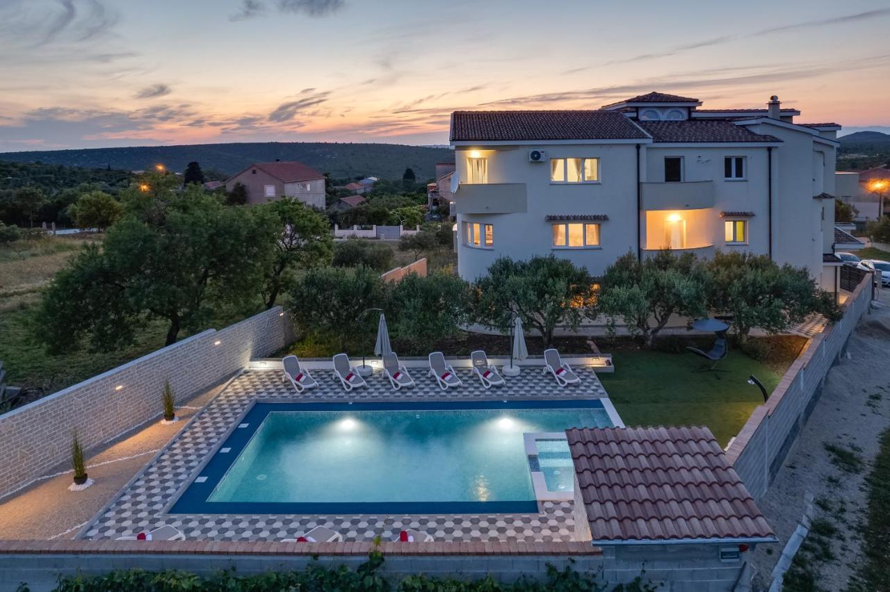 Apartment Miruna S Bazenom Donje Rastane Екстериор снимка
