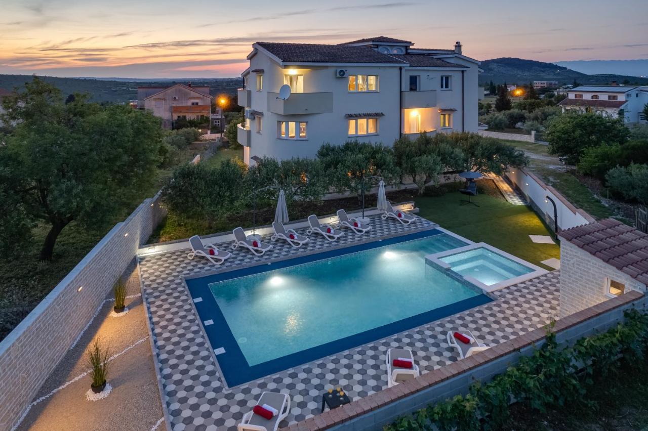 Apartment Miruna S Bazenom Donje Rastane Екстериор снимка