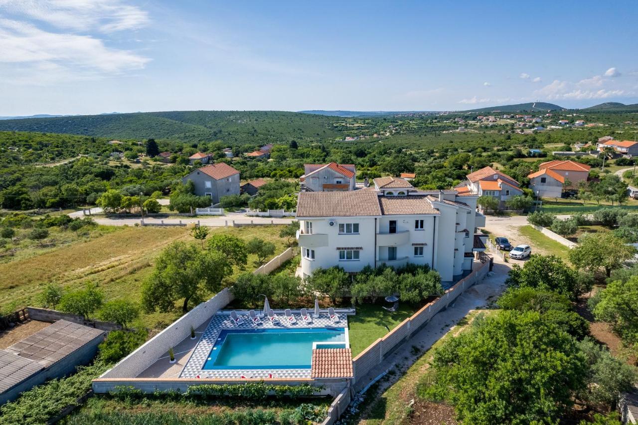 Apartment Miruna S Bazenom Donje Rastane Екстериор снимка