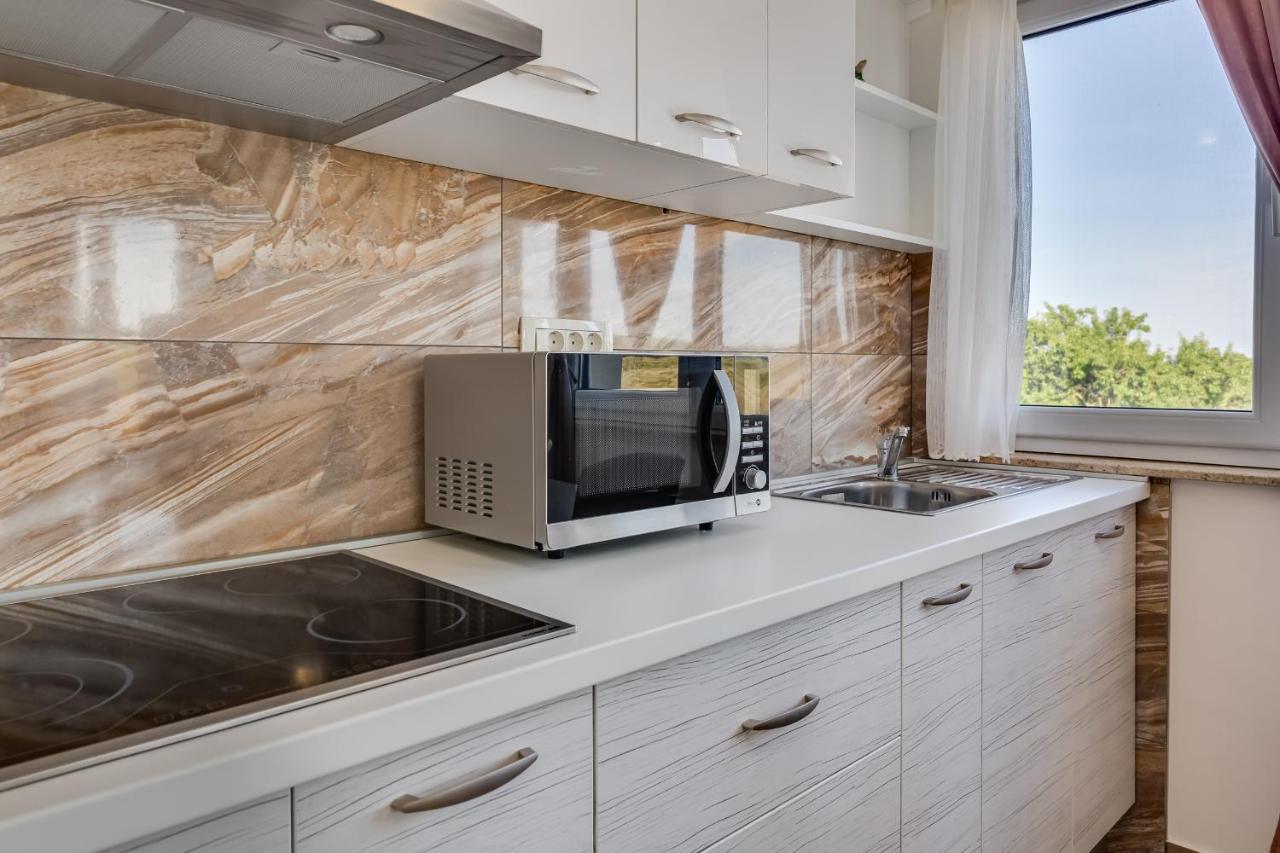 Apartment Miruna S Bazenom Donje Rastane Екстериор снимка