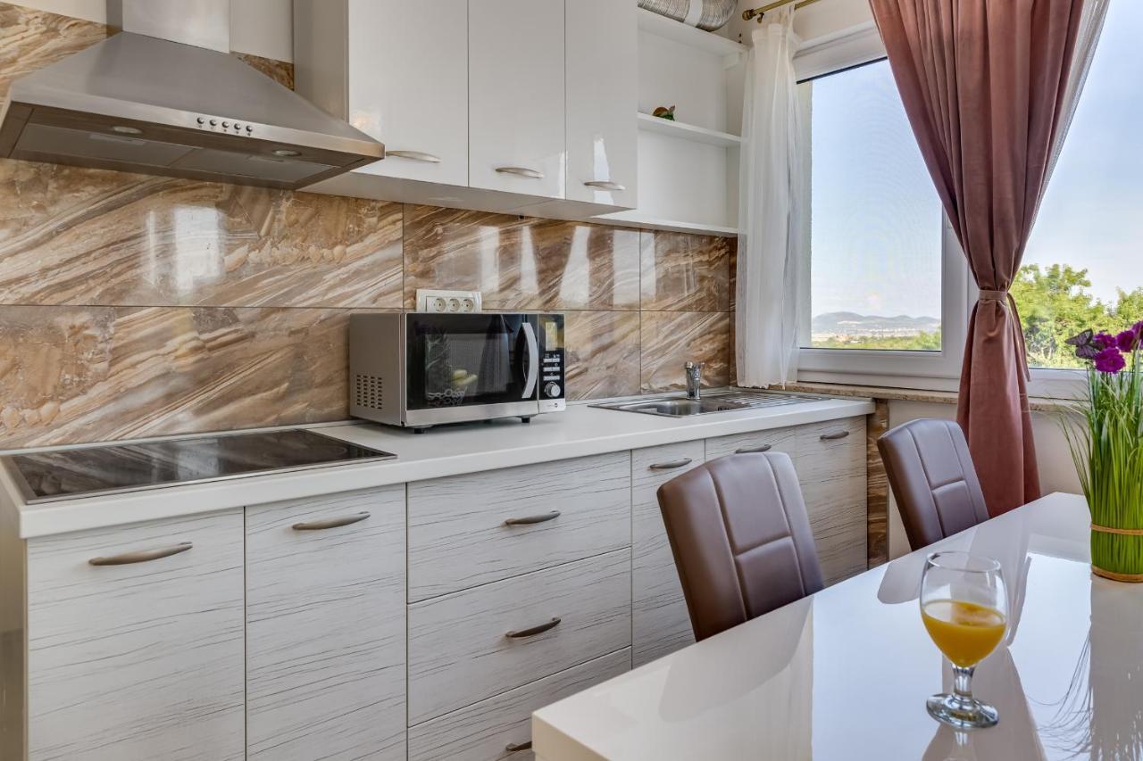 Apartment Miruna S Bazenom Donje Rastane Екстериор снимка